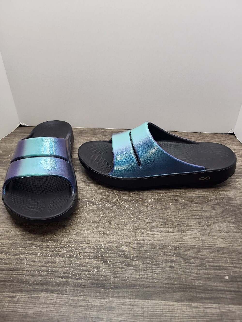 Oofos OOahh Luxe Slide Sandals Atlantas Metallic Women sz 10 Recovery Foam